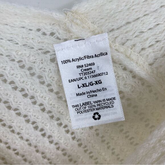 Women’s Triangle Knit Cream Poncho size L/XL - Picture 2 of 3